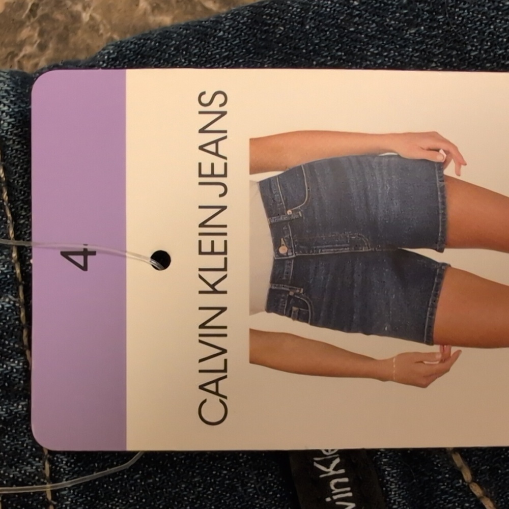Calvin Klein Women's Dark Denim Jeans Shorts Size 4 NWT!